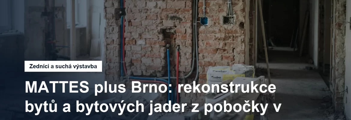 Rozdělaná rekonstrukce bytového jádra, vybourané zdivo, nové rozvody ve stěně a stavební kolečko se sutí