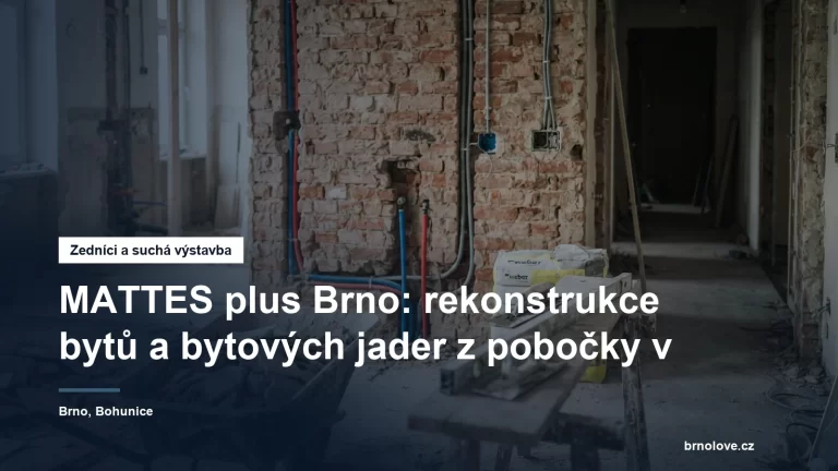 Rozdělaná rekonstrukce bytového jádra, vybourané zdivo, nové rozvody ve stěně a stavební kolečko se sutí
