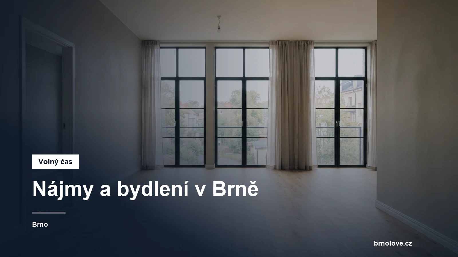 Prázdný byt s okny do ulice