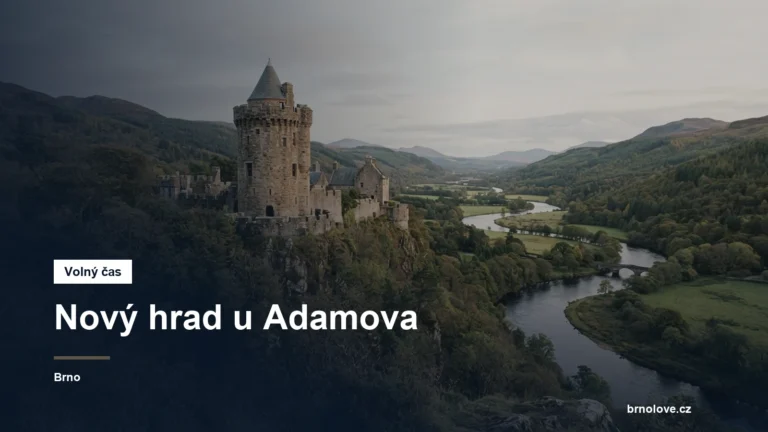 Opravená hradní věž nad údolím