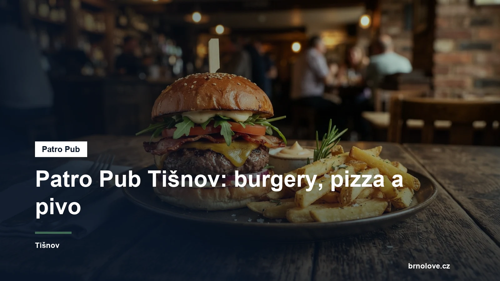 Burger a hranolky na stole v pubu