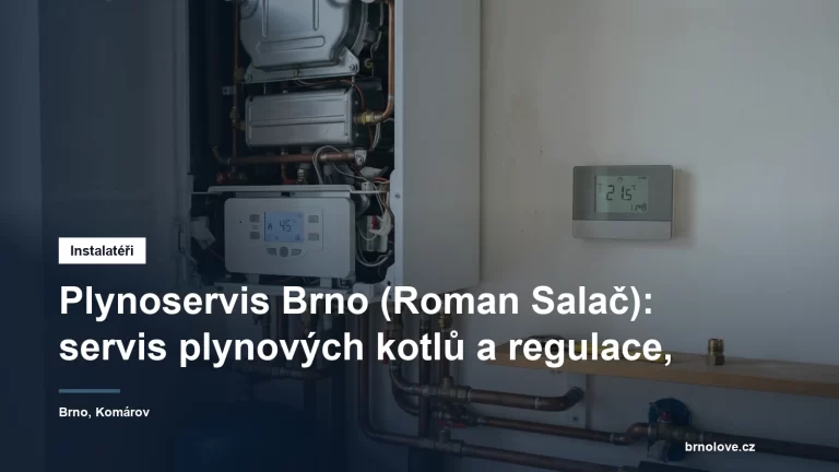 Displej nástěnného plynového kondenzačního kotle s pokojovým termostatem na stěně vedle něj