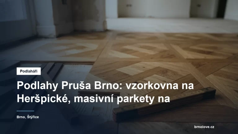 Detail masivních dubových parket skládaných do kazetového vzoru, vedle nich vlysy z tmavšího dřeva a truhlářské pravítko
