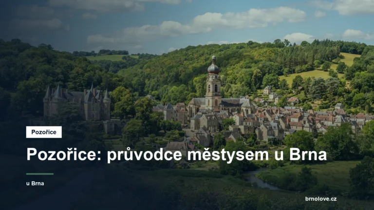 Barokní kostel a zámek v obci