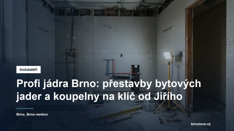 Vybourané bytové jádro v panelovém bytě s novými rozvody vody a odpadu připravenými k obkládání