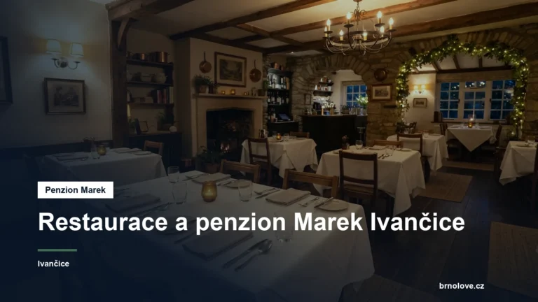 Interiér restaurace s prostřenými stoly