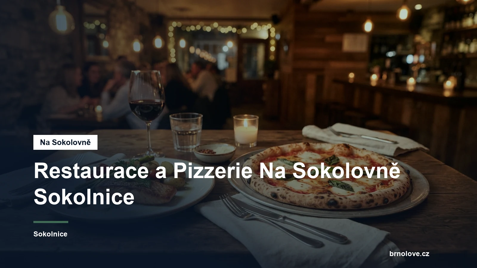 Talíř jídla a pizza na stole