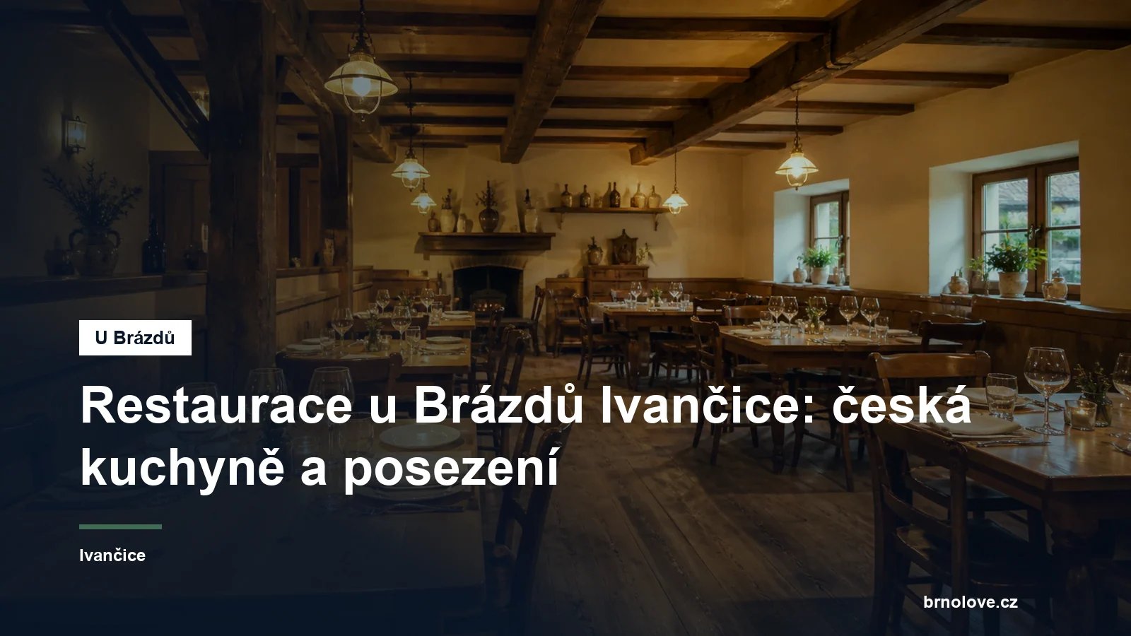 Interiér restaurace s prostřenými stoly