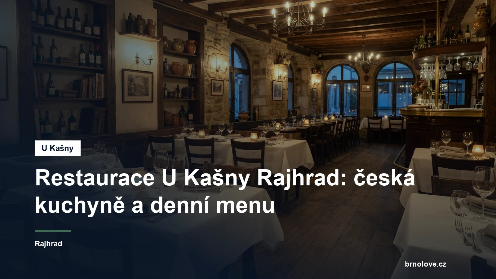 Interiér restaurace s prostřenými stoly