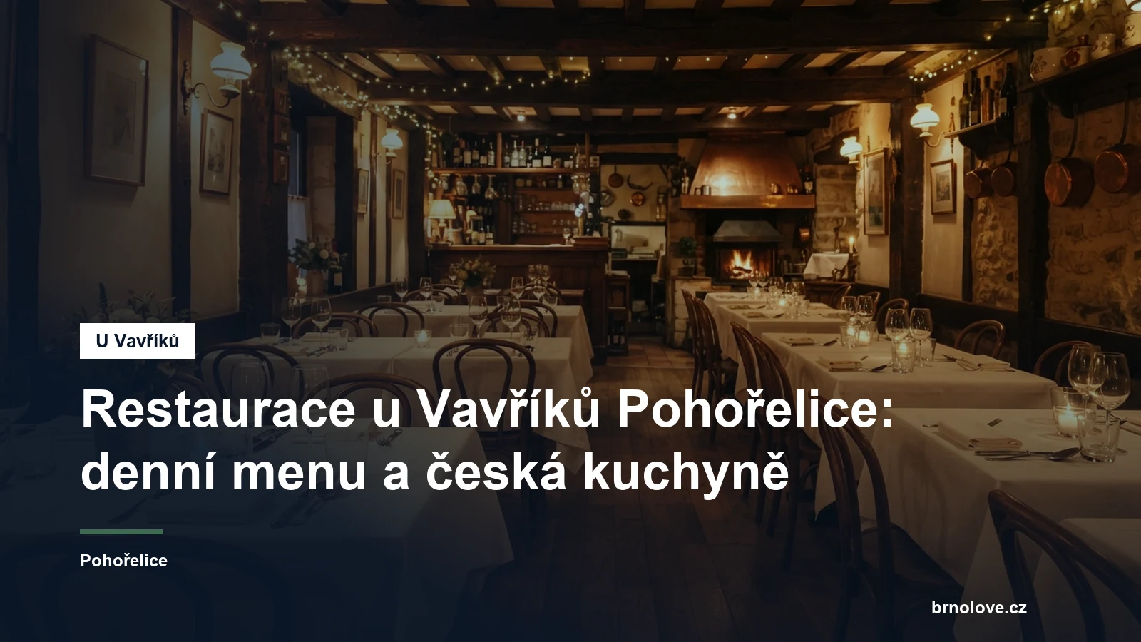 Interiér restaurace s prostřenými stoly