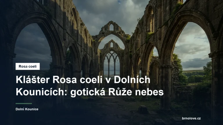 Gotická zřícenina kláštera s oblouky