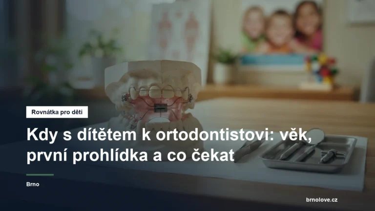 Model dětského chrupu se snímacím rovnátkem a ortodontické nástroje