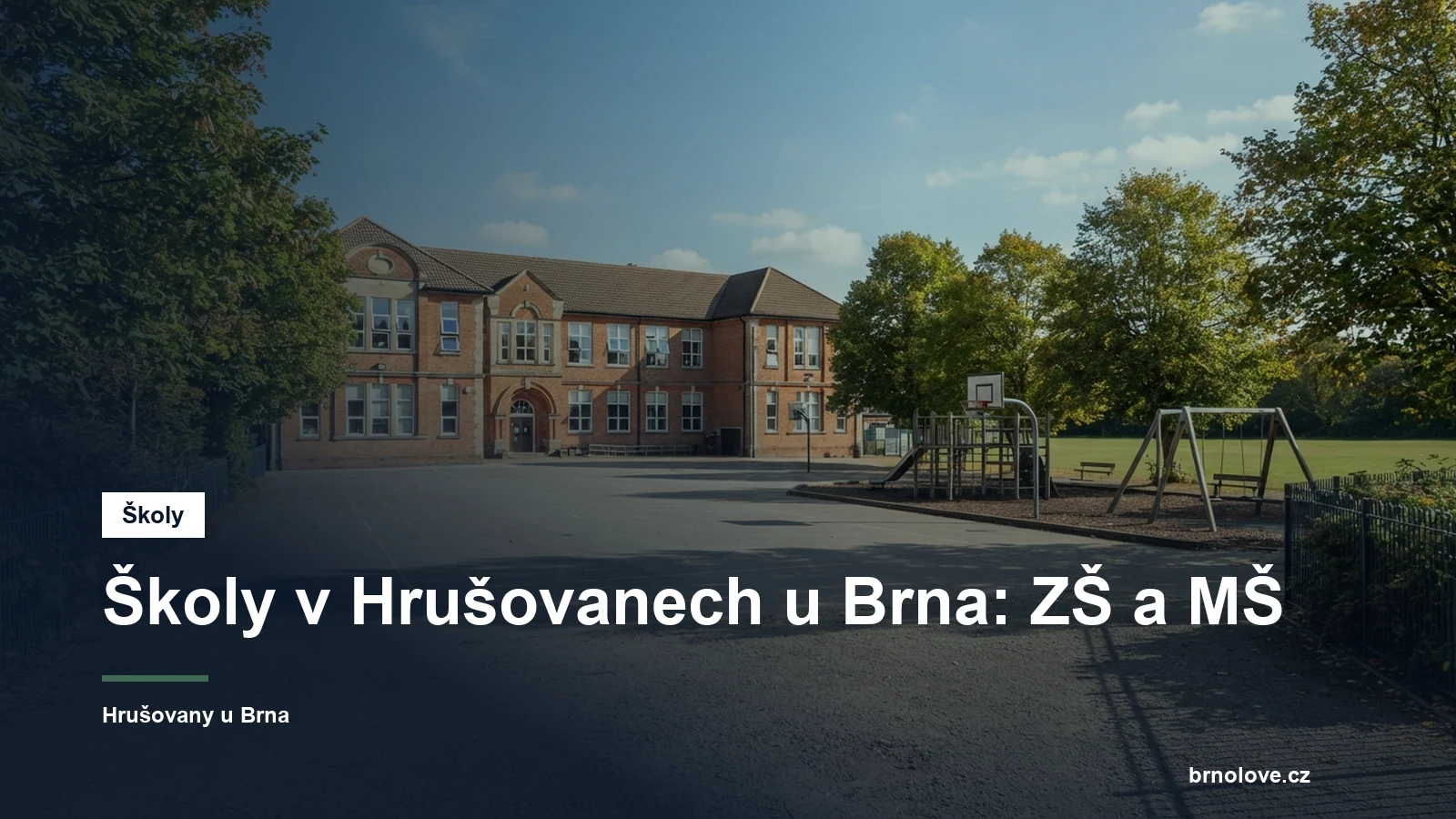 Budova školy se školním dvorem
