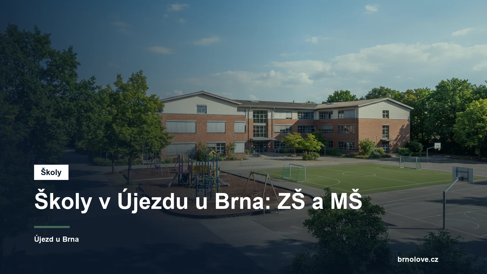Budova školy se školním dvorem