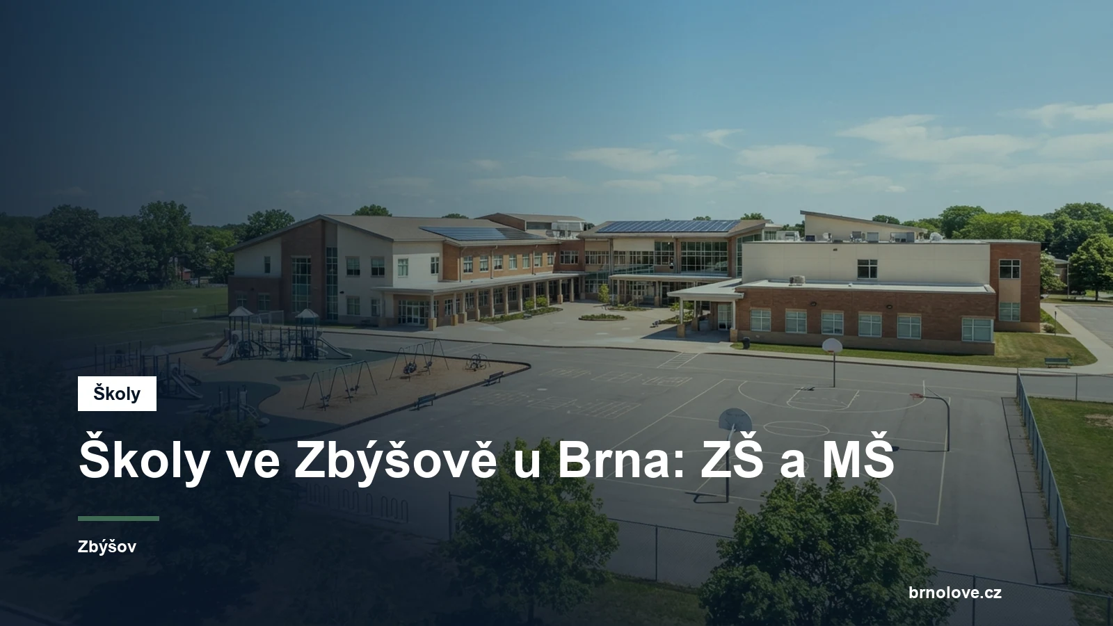 Budova školy se školním dvorem