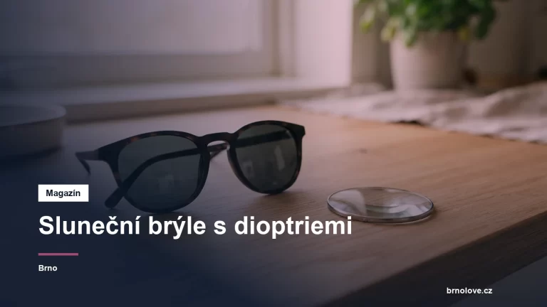 Sluneční brýle položené na světlém pultu