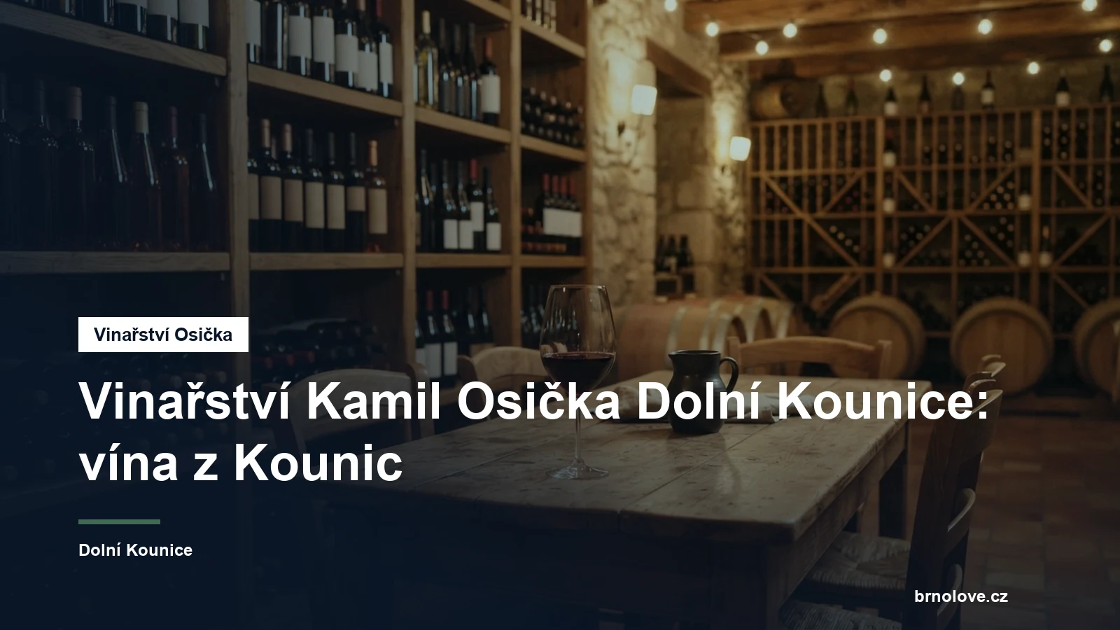Lahve vína a sklenka ve vinotéce