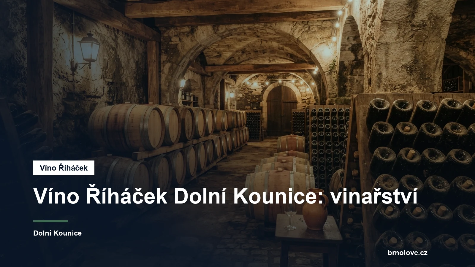 Sudy a lahve vína ve sklepě