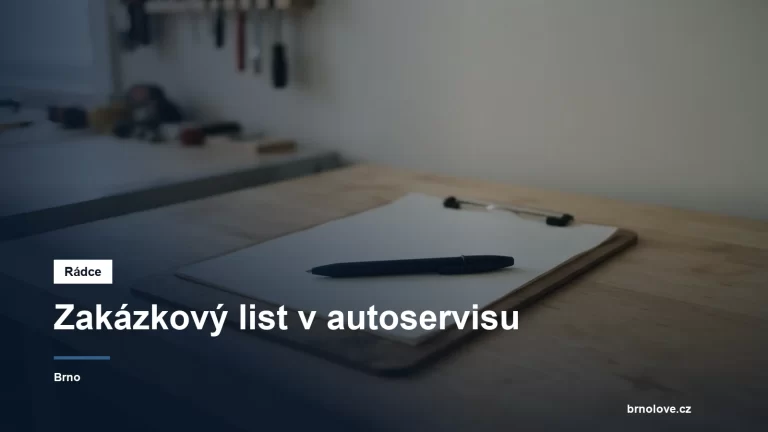 Podložka s prázdným formulářem na dílenském pultu
