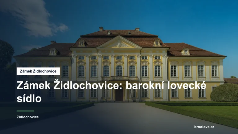 Průčelí barokního zámku