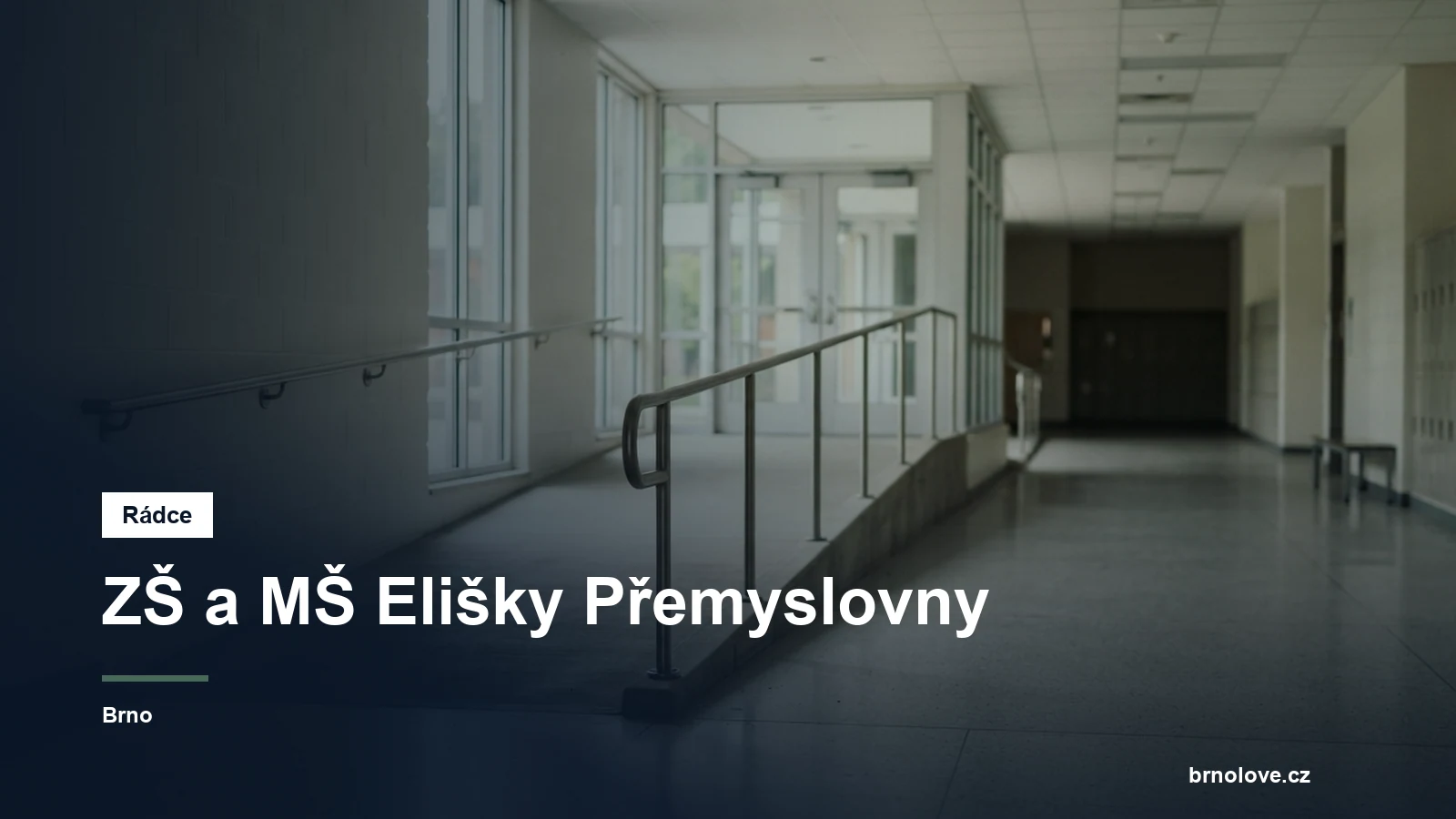 Bezbariérová rampa u vchodu do školy