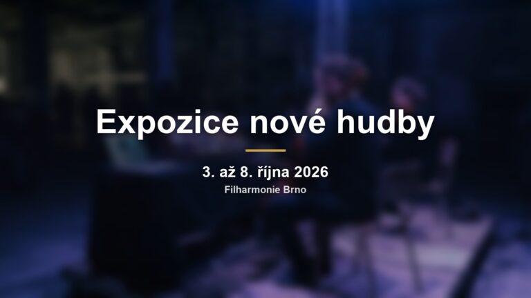 Rozmazaný koncert soudobé hudby s nápisem Expozice nové hudby a termínem